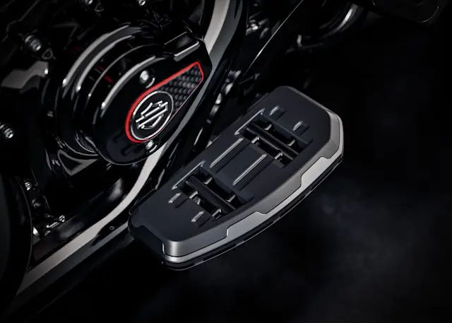 2026 CVO Road Glide ST Beauty Floorboards