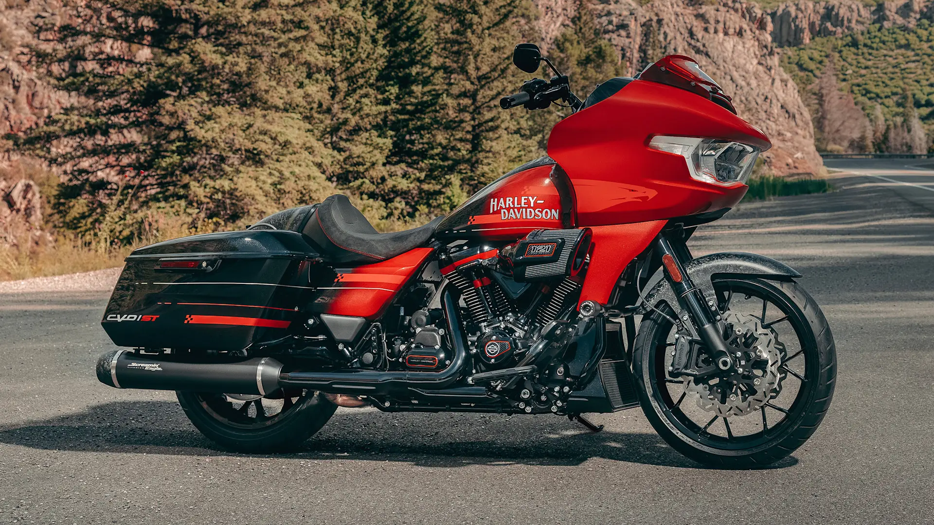 2026 CVO Road Glide ST Motorcycles Beauty Shot