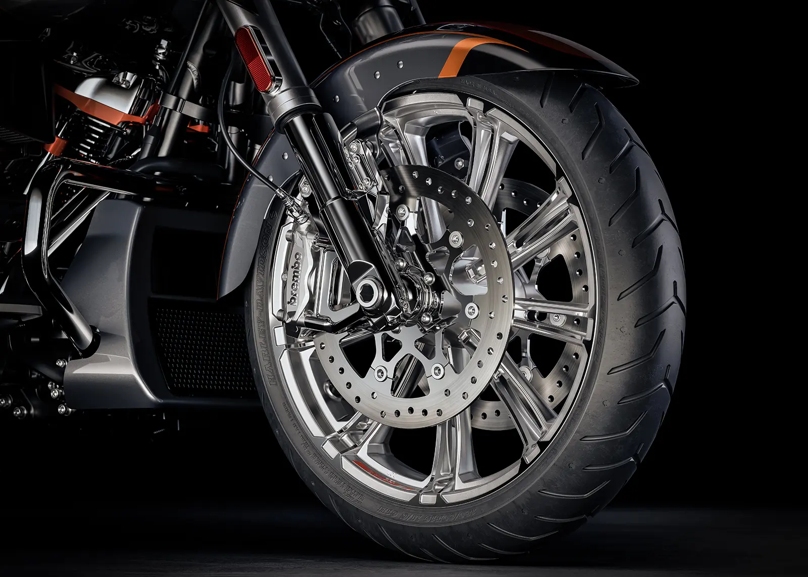 2026 CVO Street Glide Chrome Nine-Spoke Cast Wheels Beauty Shot